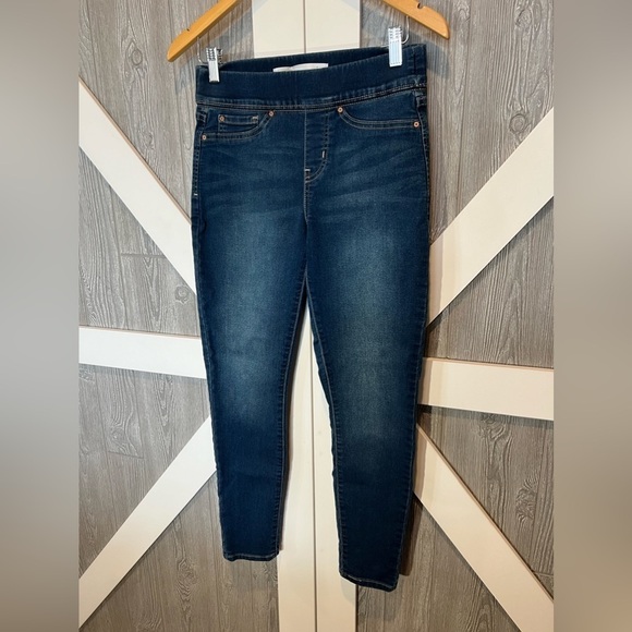 WJ1. Levi's Signature Gold Ladies' Pull-on Jean 4S - Picture 1 of 6